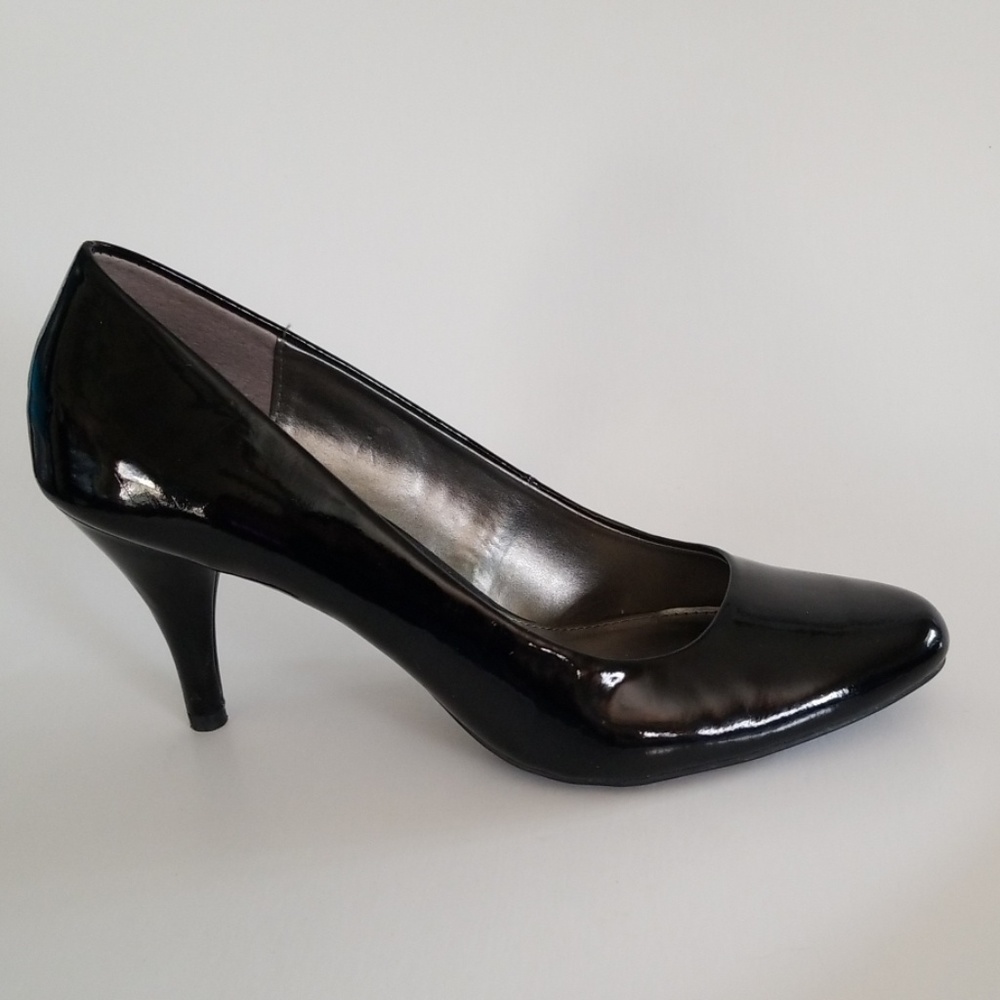 Bandolino black patent pumps size 10